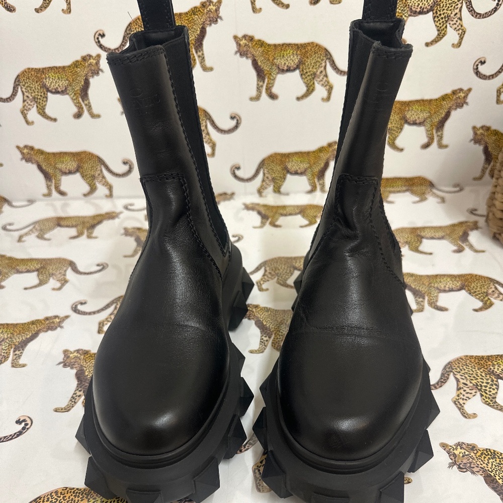 Authentic Valentino stud leather boots - size 38 1/2